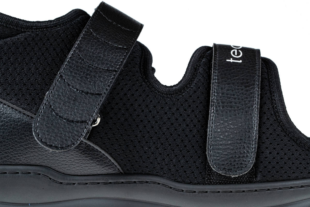 Close-up of the straps of the tecnica 20 jolly