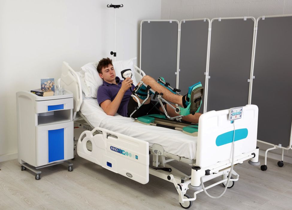 man_on_cpm_in_hosp_controlling_lr (1)
