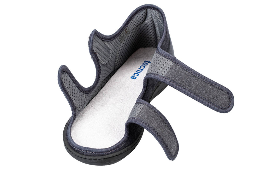 technica 11 open displaying where you insert your foot