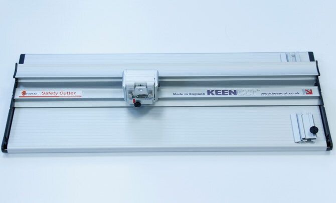 Manosplint Safety Cutter